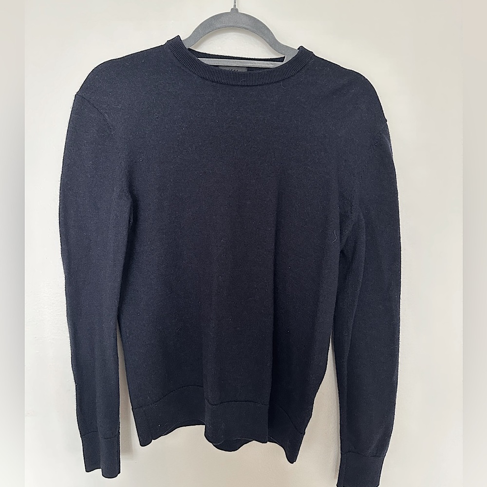 Men’s navy pullover sweater